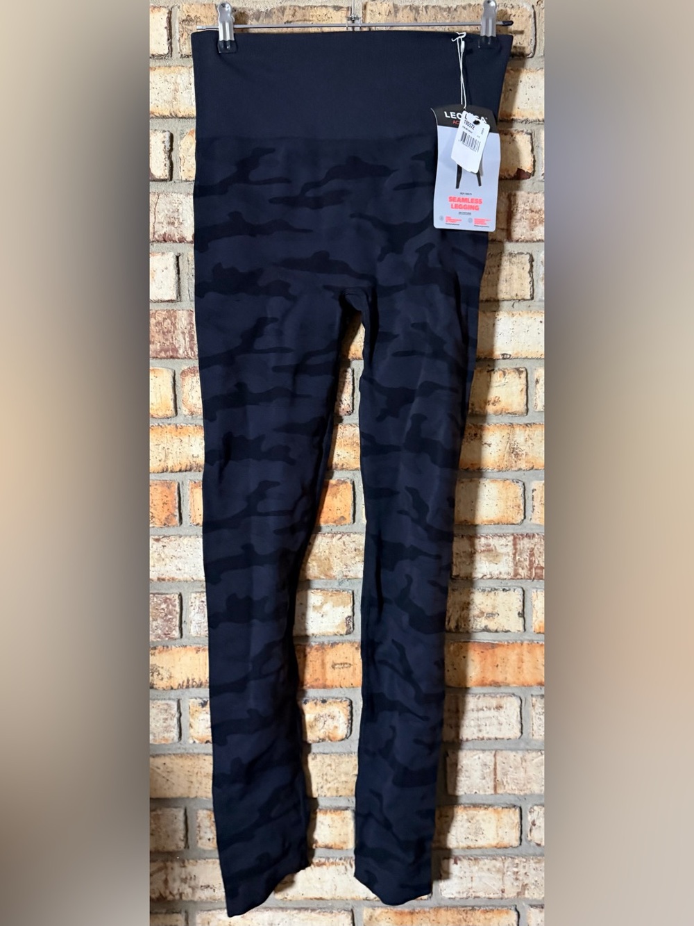 Leonisa seamless camo leggings L NWT